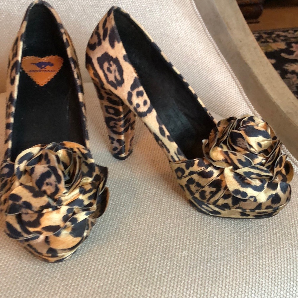 Leopard flower Satin Platform heels size 8m Rocket Dog brand